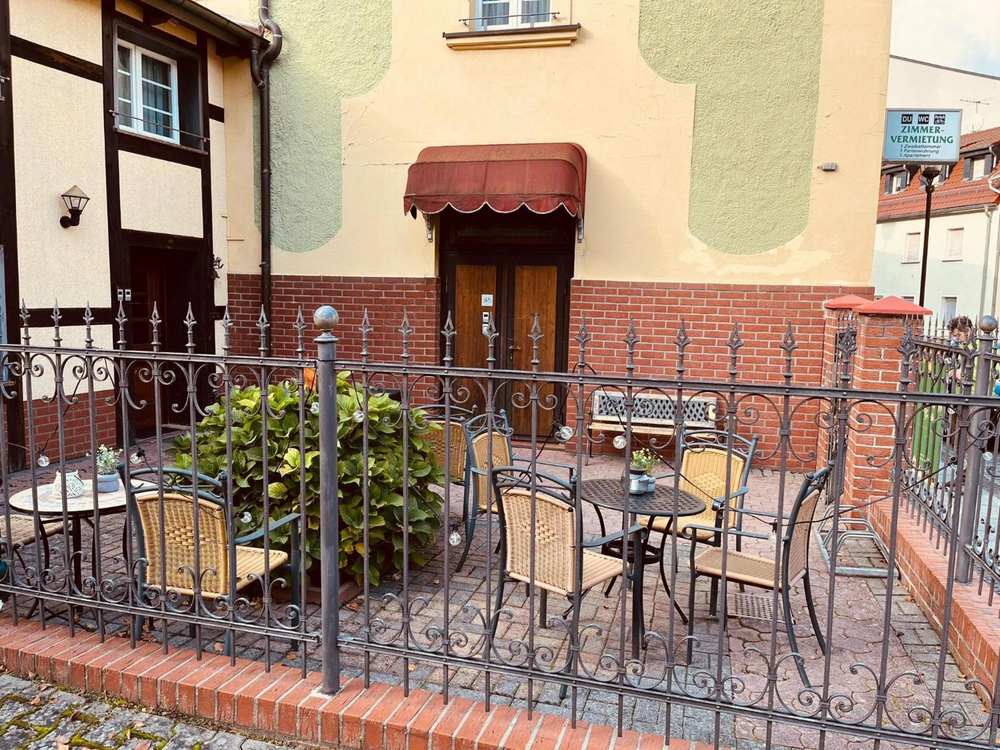 Apartment Gruener Fuerst Mit Sitzecke Im Innenhof & Naehe Park & Erdgeschoss Bad Muskau Dış mekan fotoğraf